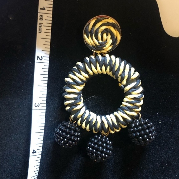 5/$20 wicker beaded hoop‎ stud earrings - Picture 3 of 3